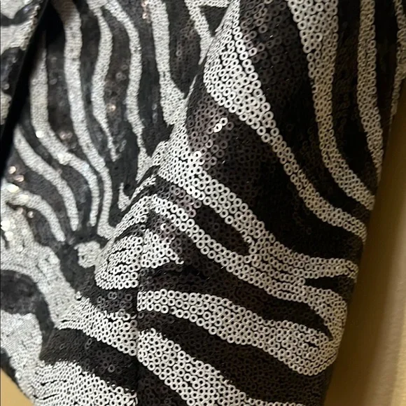 Chic Zebra Patterned Jacket - Picture 5 of 16